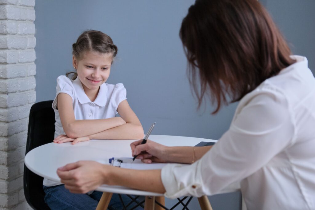 دور العلاج النفسي للاطفال في التعامل مع الاضطربات النفسية للاطفال